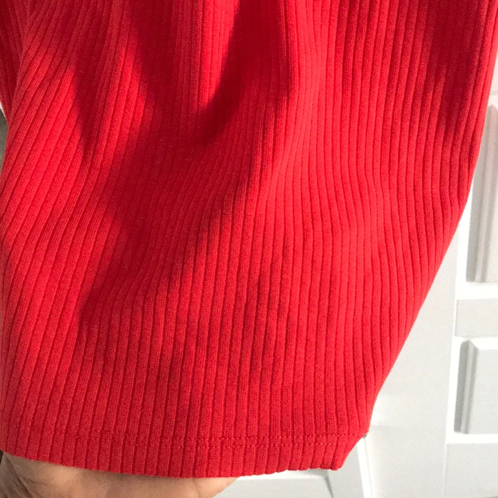 Red fitted dress - Picture 3 of 3
